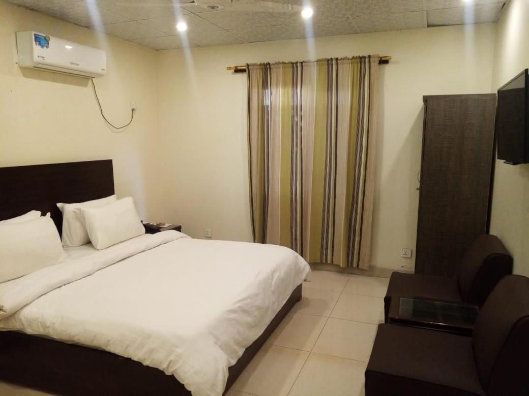 Elet Business Hotel Karachi Extérieur photo